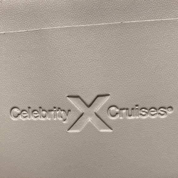 NWOT - Celebrity Cruises Embossed Gray Vegan Leather Double Sided Card Holder - Picture 3 of 7